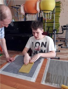 Дневная занятость. Изготовление свечей