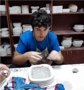 Занятия в керамической мастерской